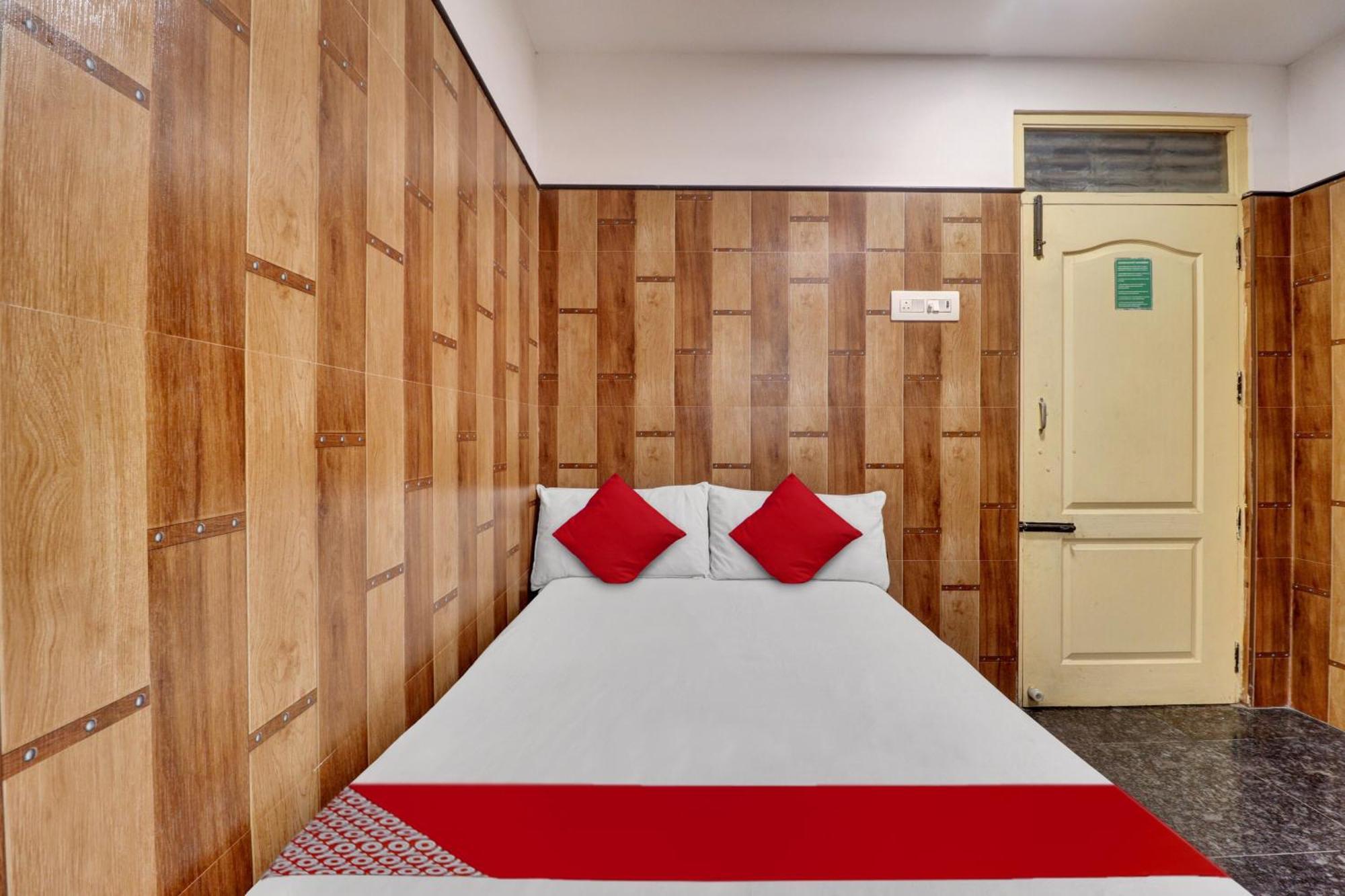 Oyo Flagship Amman Lodge Chennimalai Exterior foto